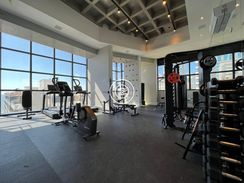 Apto na Av Nereu Ramos, Meia Praia