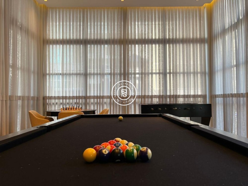 Apto na Av Nereu Ramos, Meia Praia