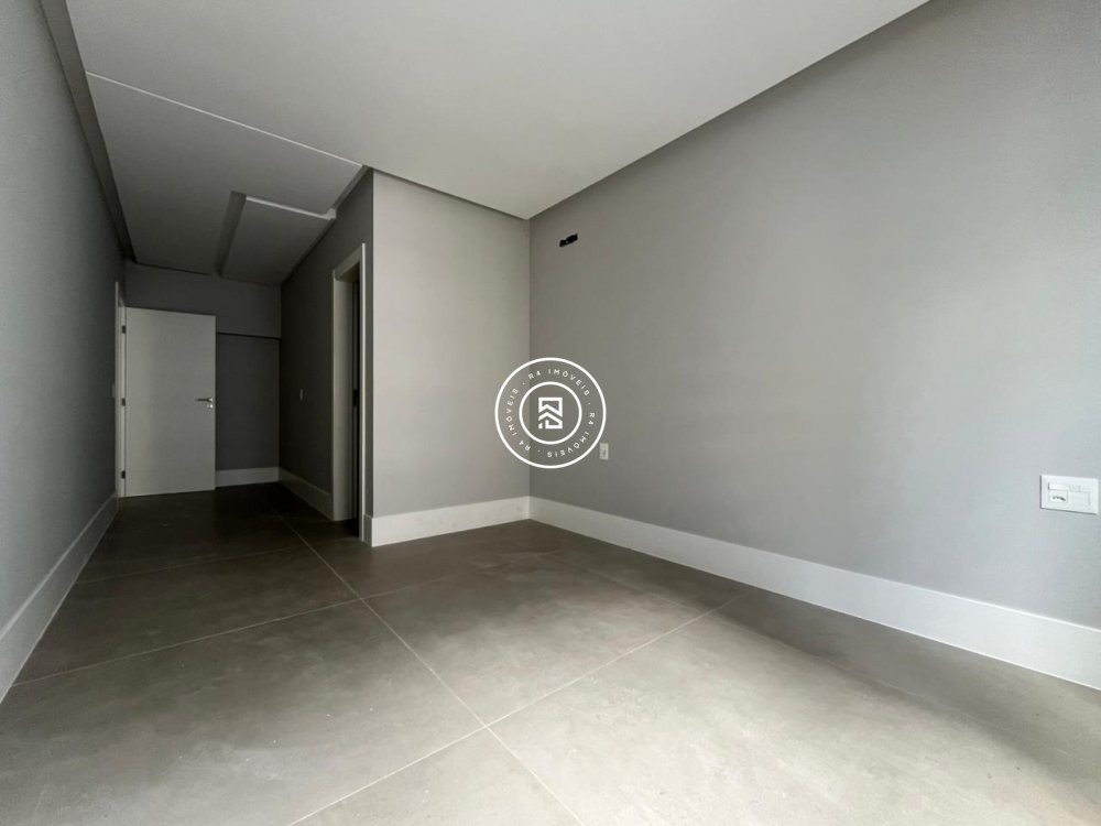 Apto na Av Nereu Ramos, Meia Praia