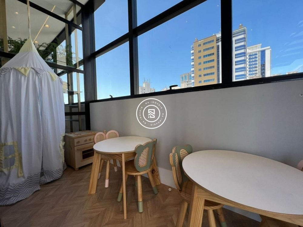 Apto na Av Nereu Ramos, Meia Praia