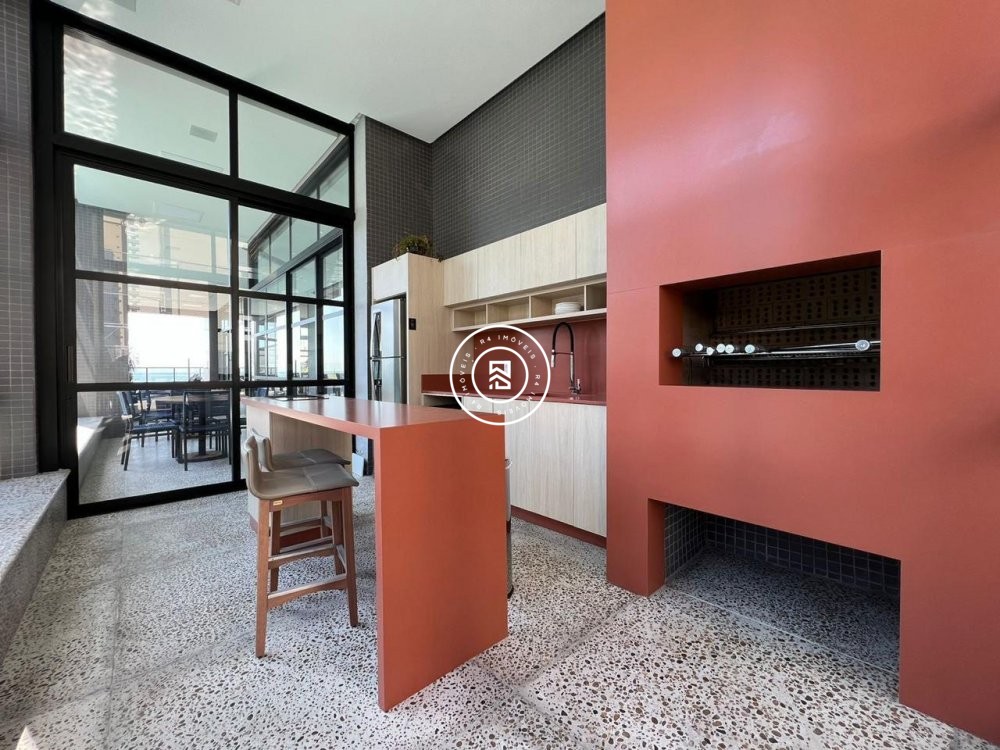 Apto na Av Nereu Ramos, Meia Praia