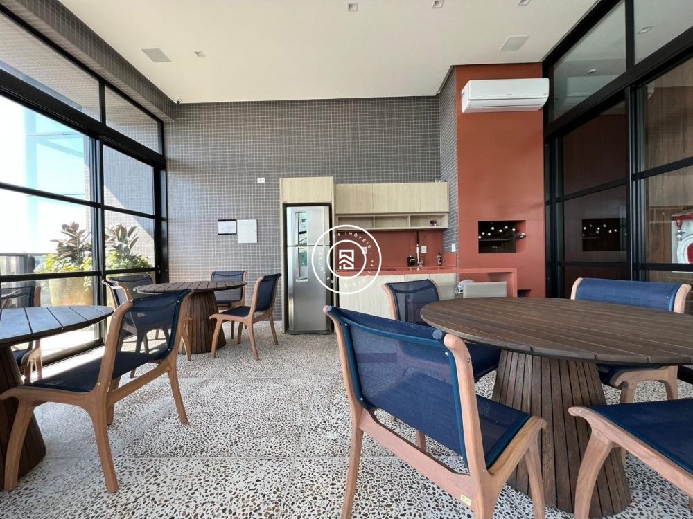 Apto na Av Nereu Ramos, Meia Praia