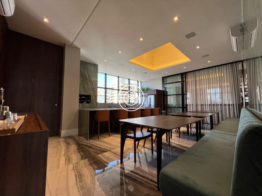 Apto na Av Nereu Ramos, Meia Praia