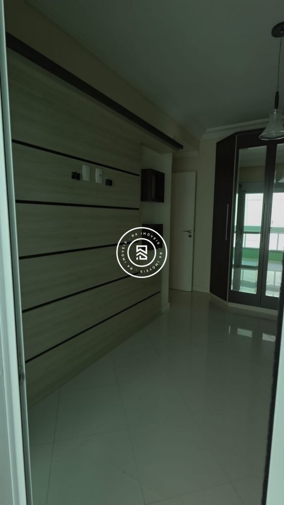 Apartamento na quadra-mar em Meia Praia