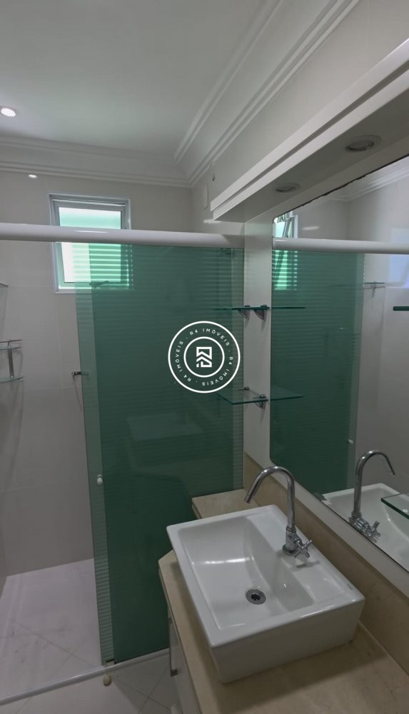 Apartamento na quadra-mar em Meia Praia