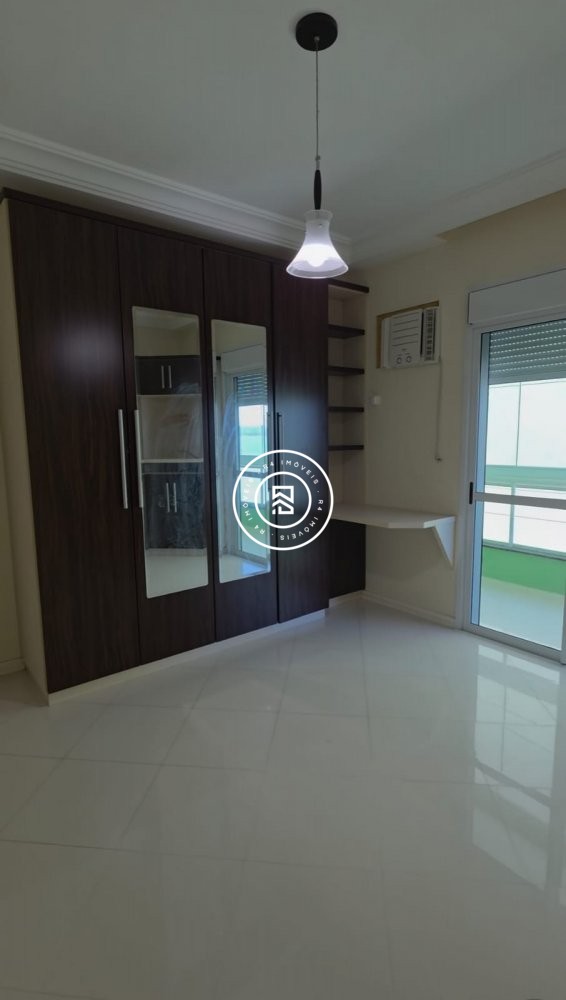 Apartamento na quadra-mar em Meia Praia