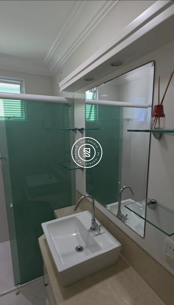 Apartamento na quadra-mar em Meia Praia