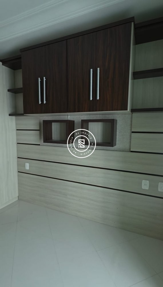 Apartamento na quadra-mar em Meia Praia