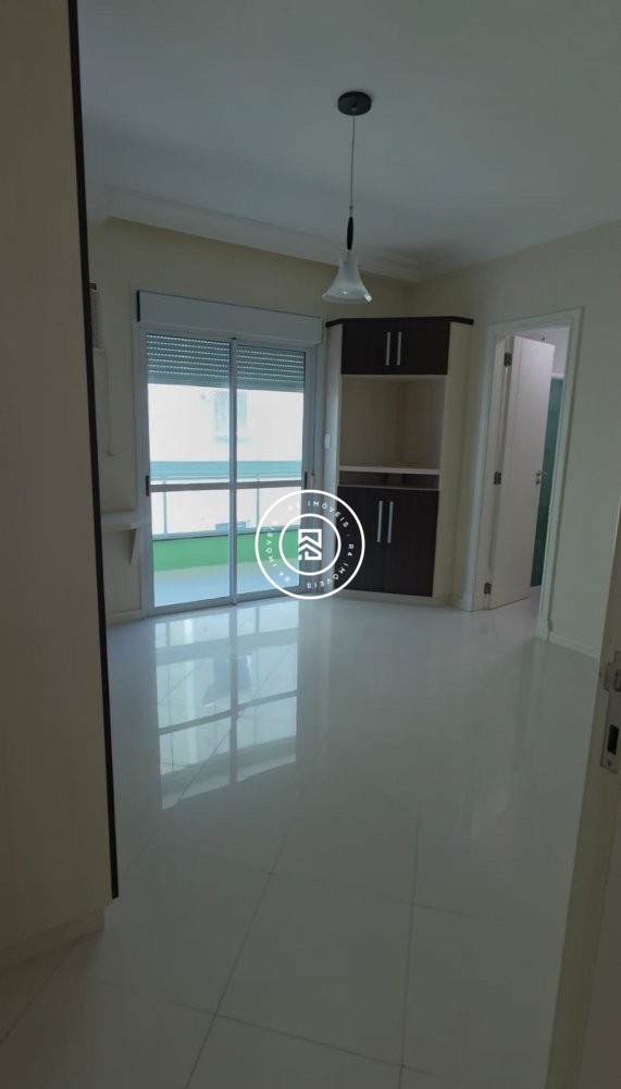 Apartamento na quadra-mar em Meia Praia