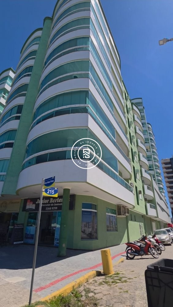 Apartamento na quadra-mar em Meia Praia