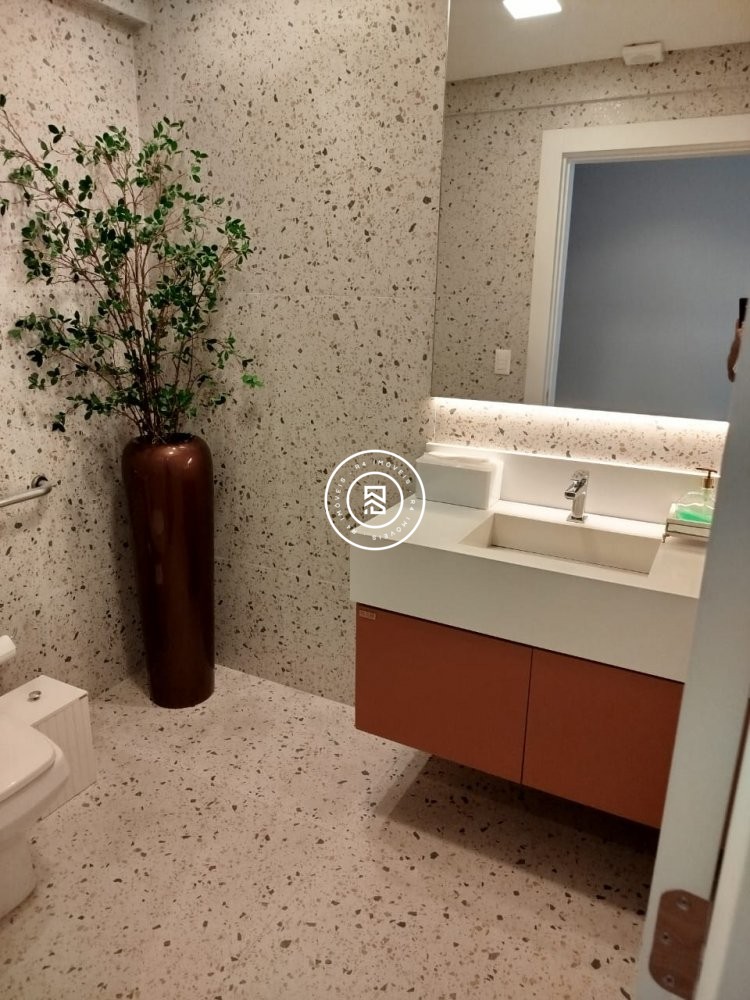 Lindo apto mobiliado no cora��o da Meia Praia