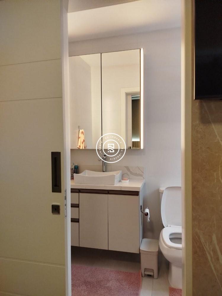 Lindo apto mobiliado no cora��o da Meia Praia