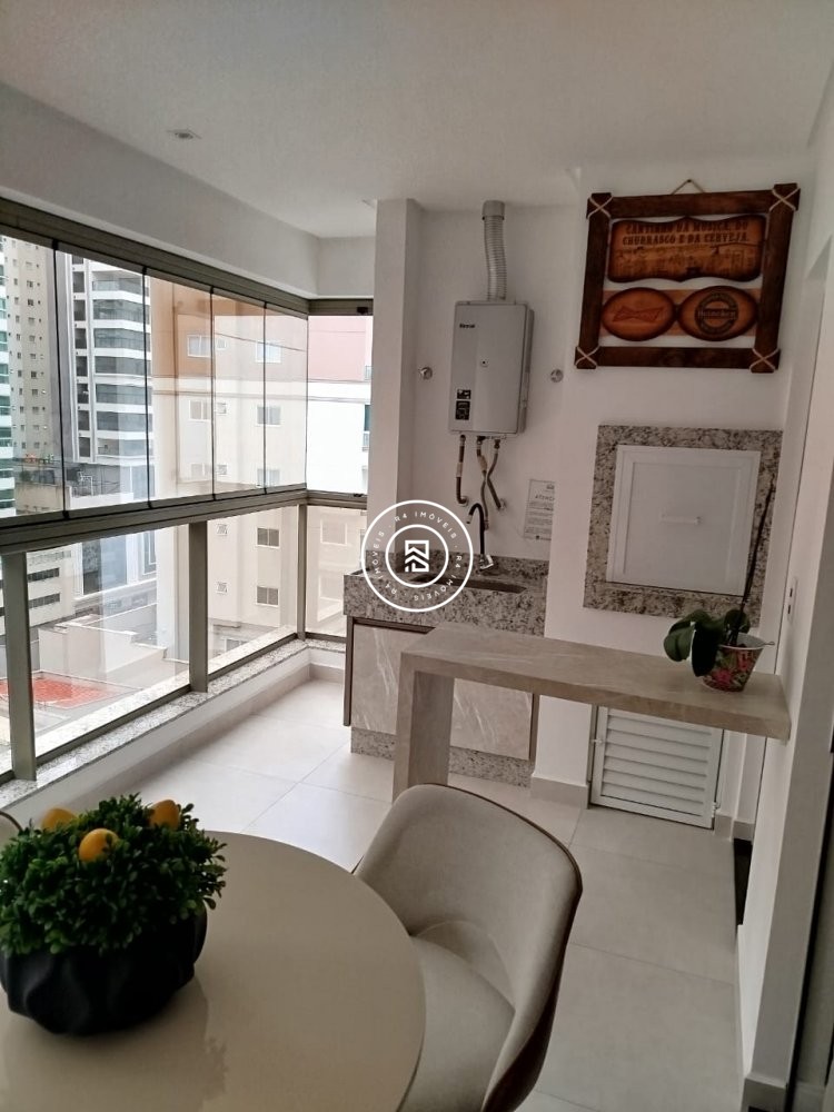 Lindo apto mobiliado no cora��o da Meia Praia