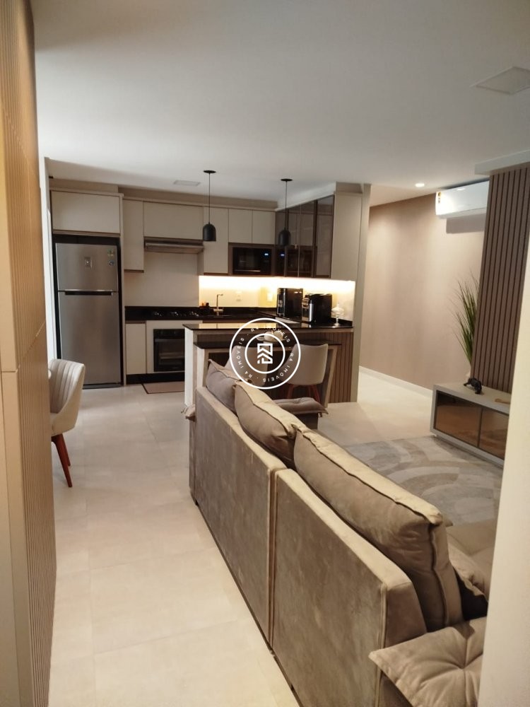 Lindo apto mobiliado no cora��o da Meia Praia