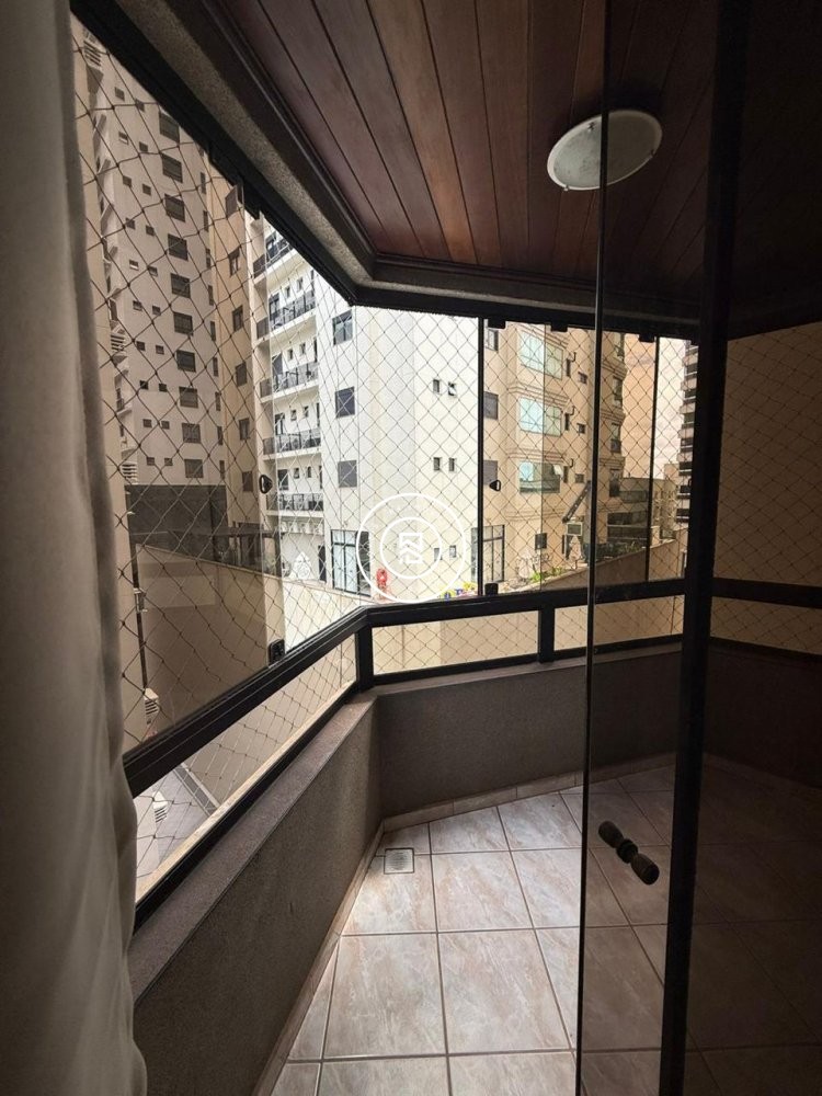 Apartamento a 70m do mar, excelente localiza��o