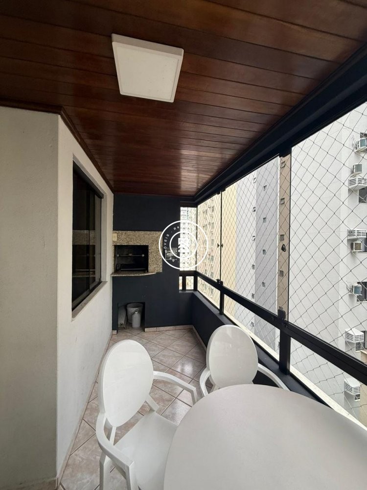 Apartamento a 70m do mar, excelente localiza��o