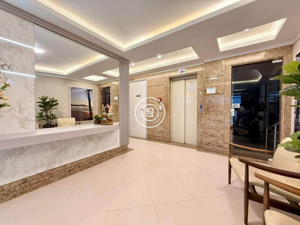 Apartamento mobiliado na Meia Praia