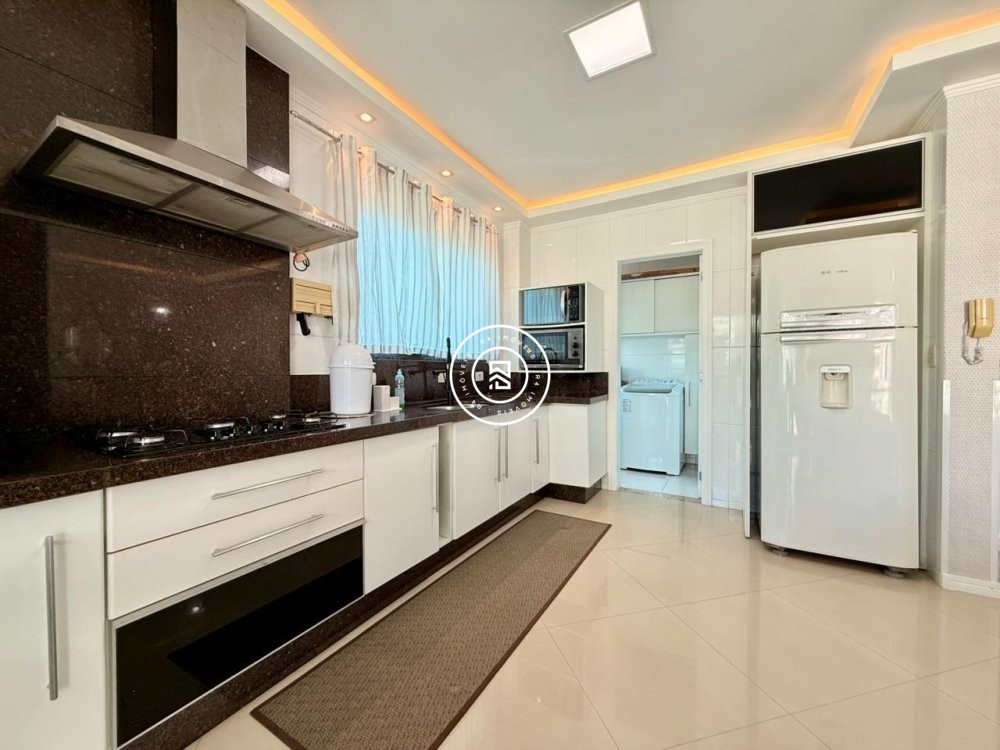 Apartamento mobiliado na Meia Praia