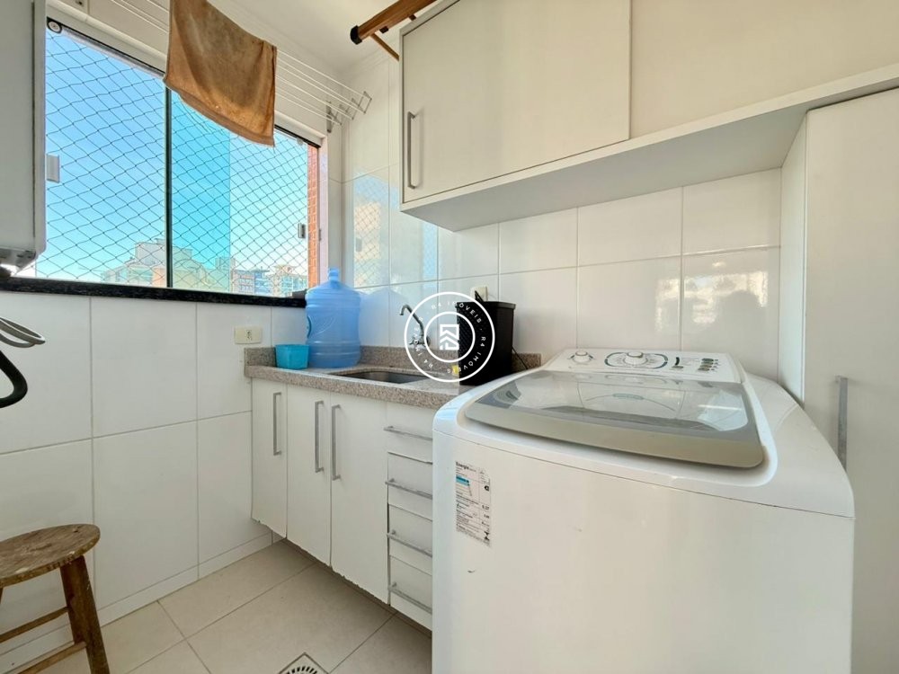 Apartamento mobiliado na Meia Praia