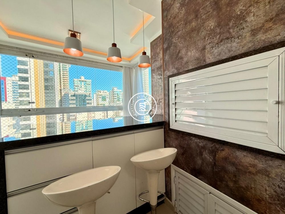 Apartamento mobiliado na Meia Praia