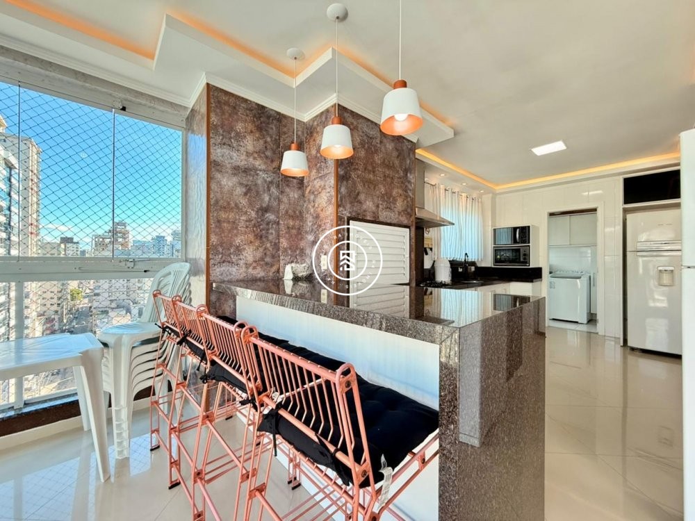 Apartamento mobiliado na Meia Praia