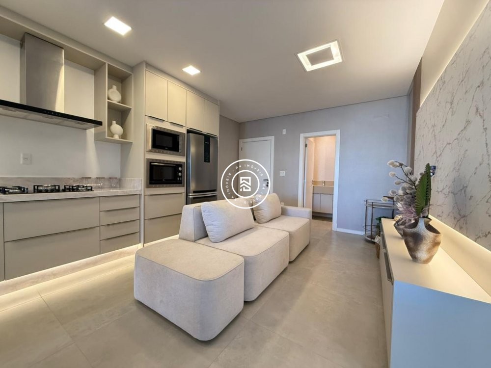 Apartamento mobiliado e decorado na Meia Praia