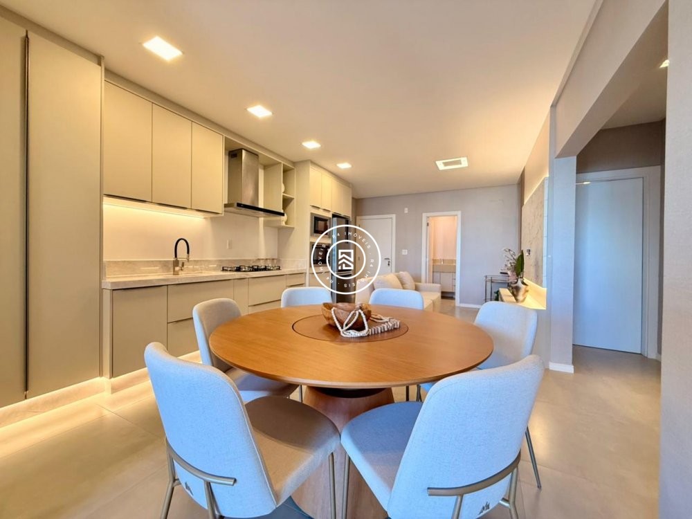 Apartamento mobiliado e decorado na Meia Praia