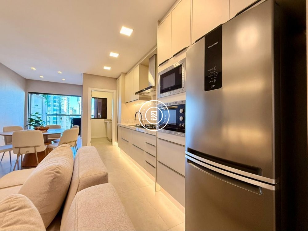 Apartamento mobiliado e decorado na Meia Praia