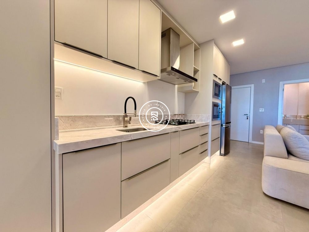 Apartamento mobiliado e decorado na Meia Praia