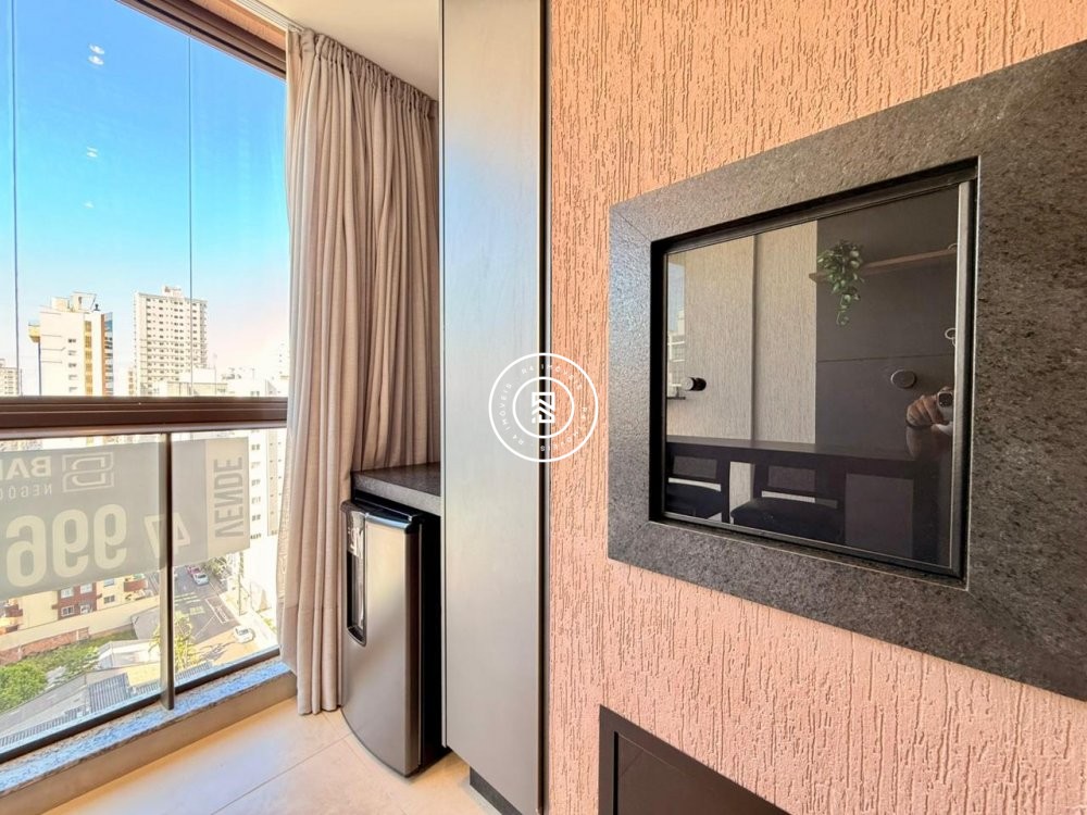 Apartamento mobiliado e decorado na Meia Praia