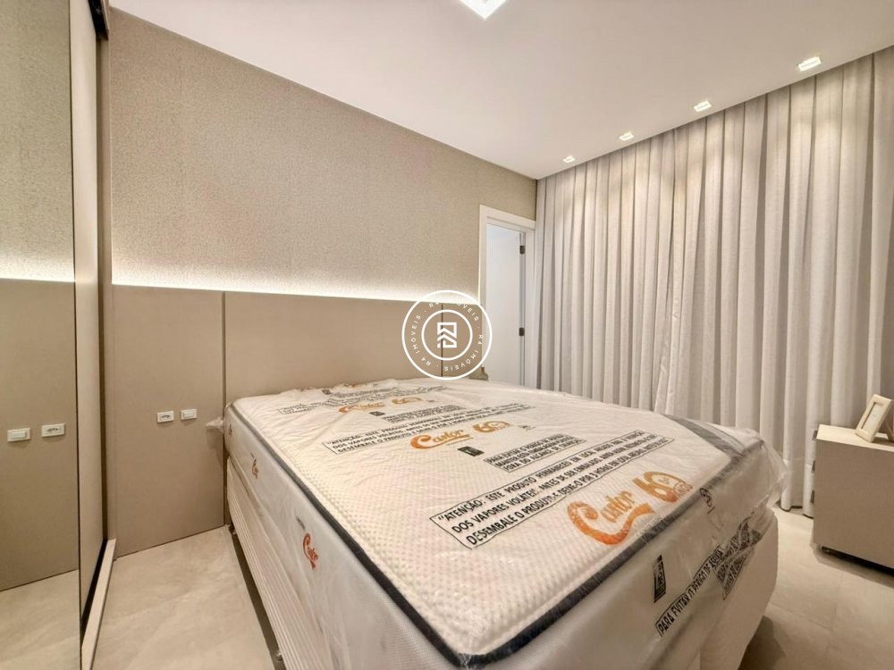 Apartamento mobiliado e decorado na Meia Praia