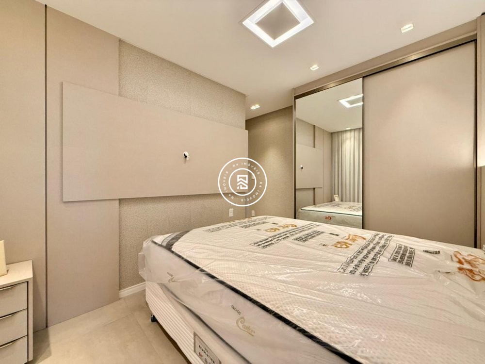 Apartamento mobiliado e decorado na Meia Praia