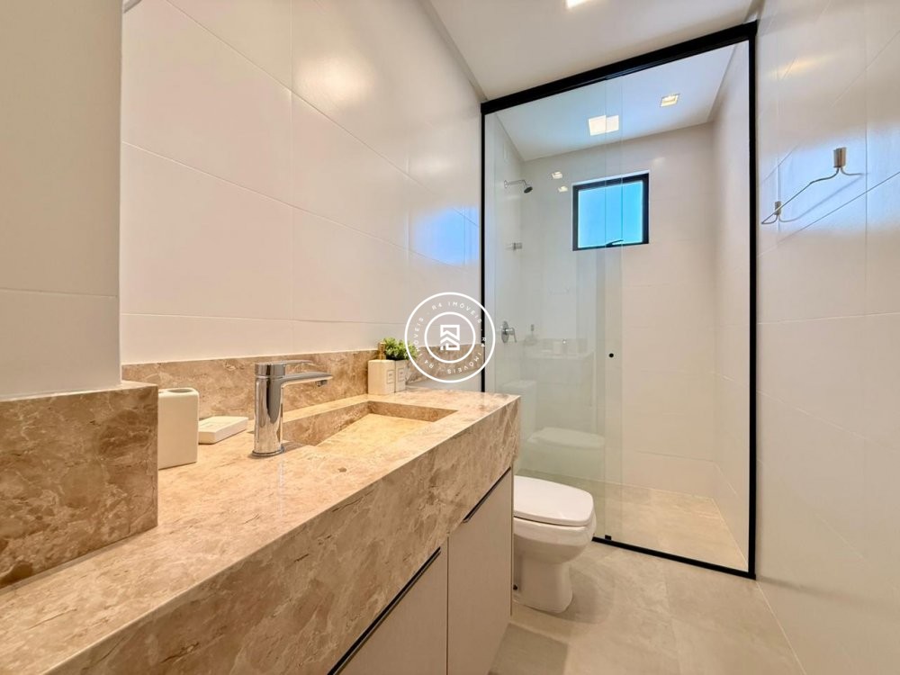 Apartamento mobiliado e decorado na Meia Praia