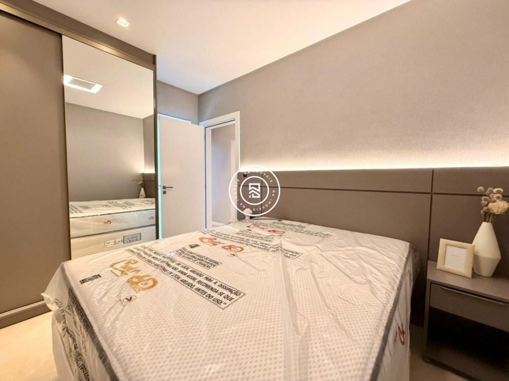 Apartamento mobiliado e decorado na Meia Praia