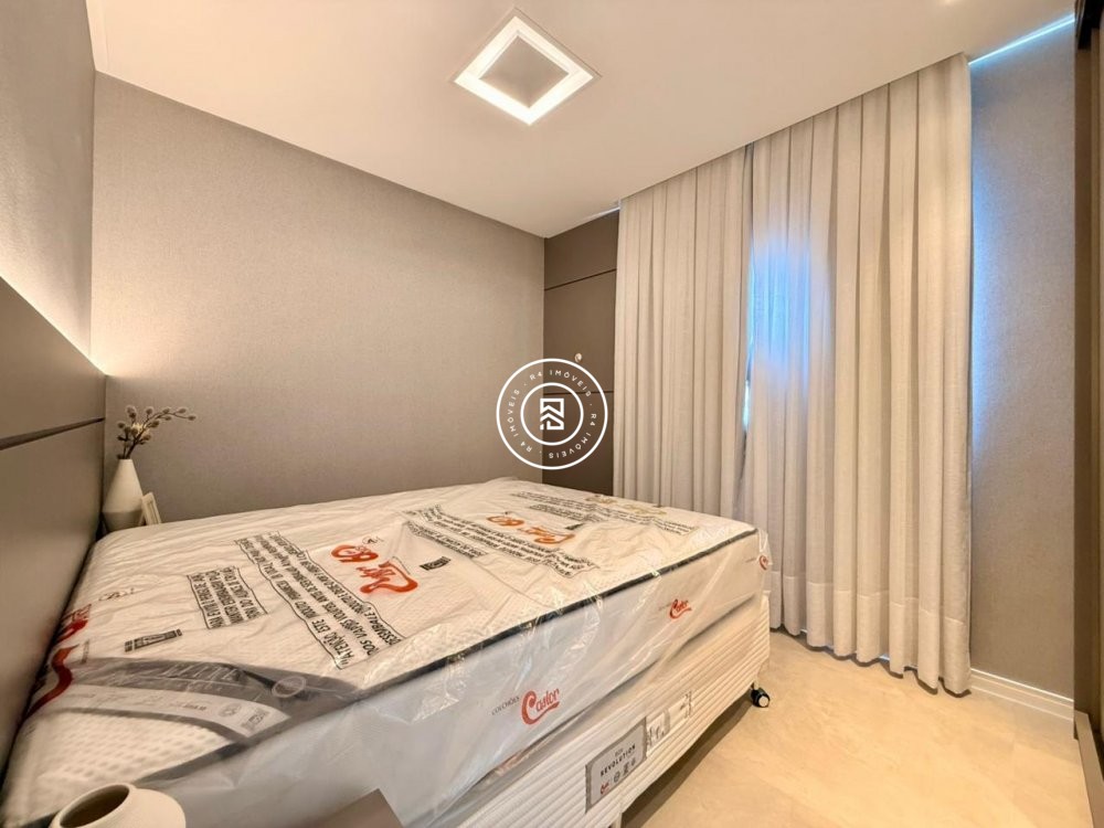 Apartamento mobiliado e decorado na Meia Praia