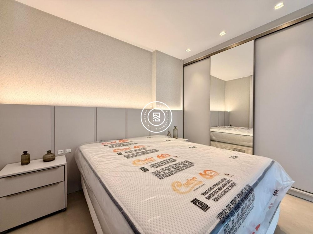 Apartamento mobiliado e decorado na Meia Praia