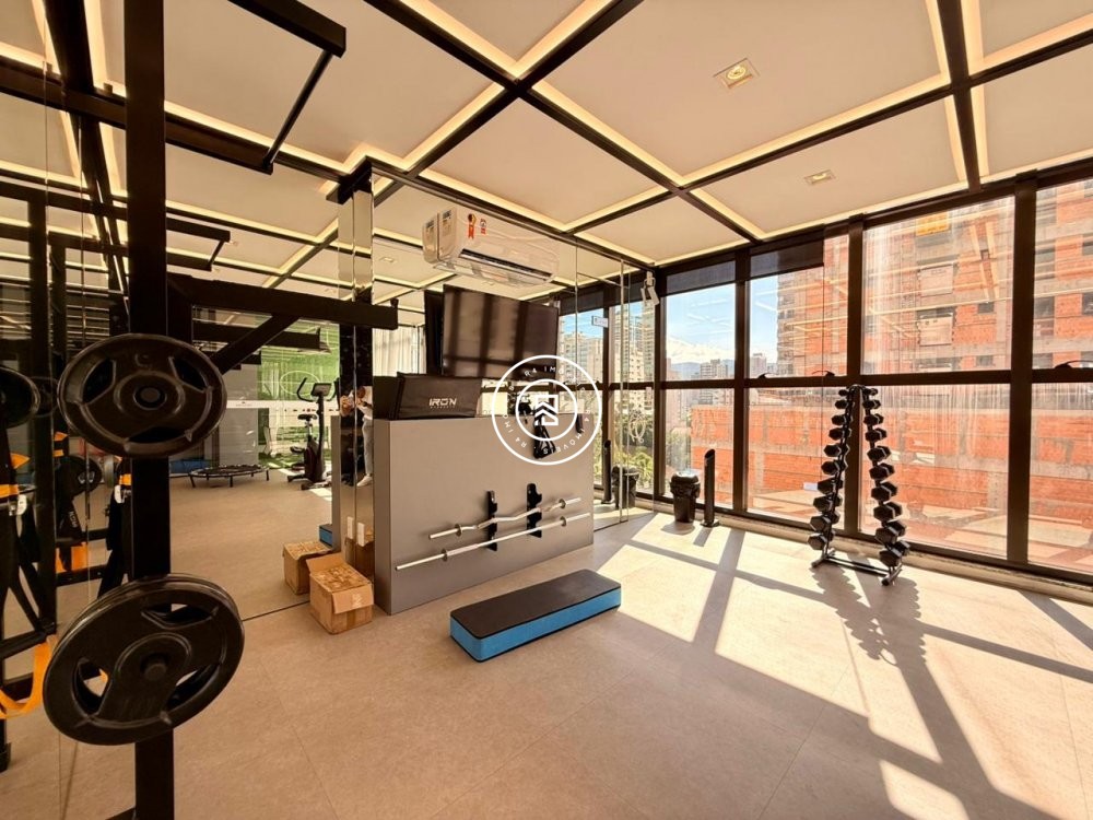 Apartamento mobiliado e decorado na Meia Praia