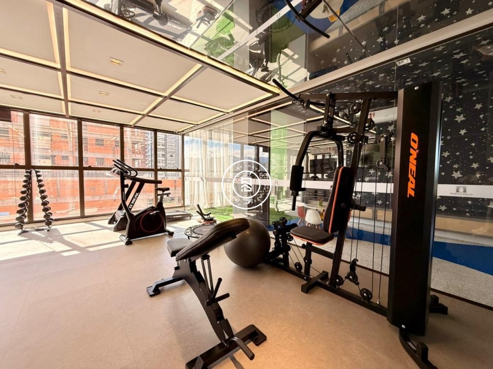 Apartamento mobiliado e decorado na Meia Praia