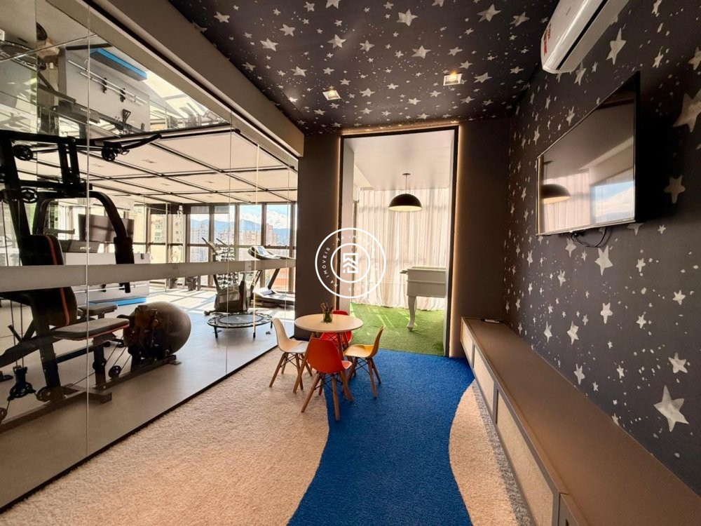 Apartamento mobiliado e decorado na Meia Praia