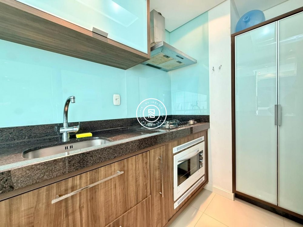 Apartamento mobiliado na Meia Praia