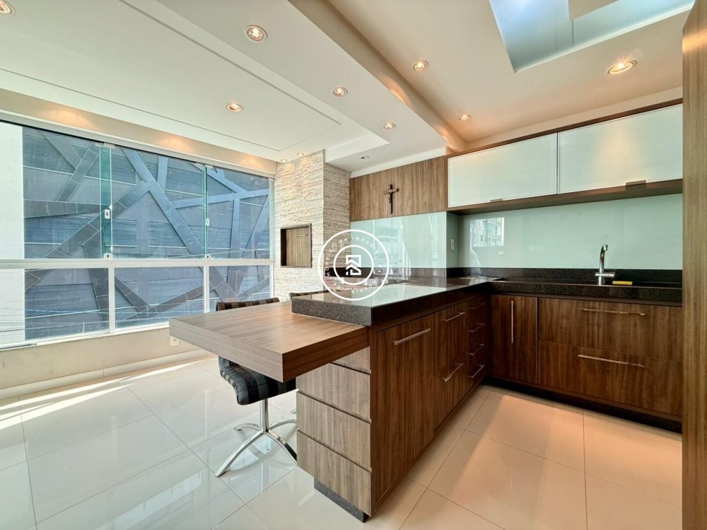 Apartamento mobiliado na Meia Praia