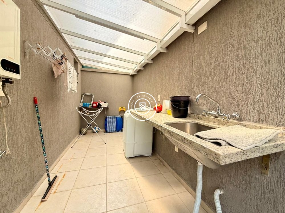 Apartamento mobiliado na Meia Praia