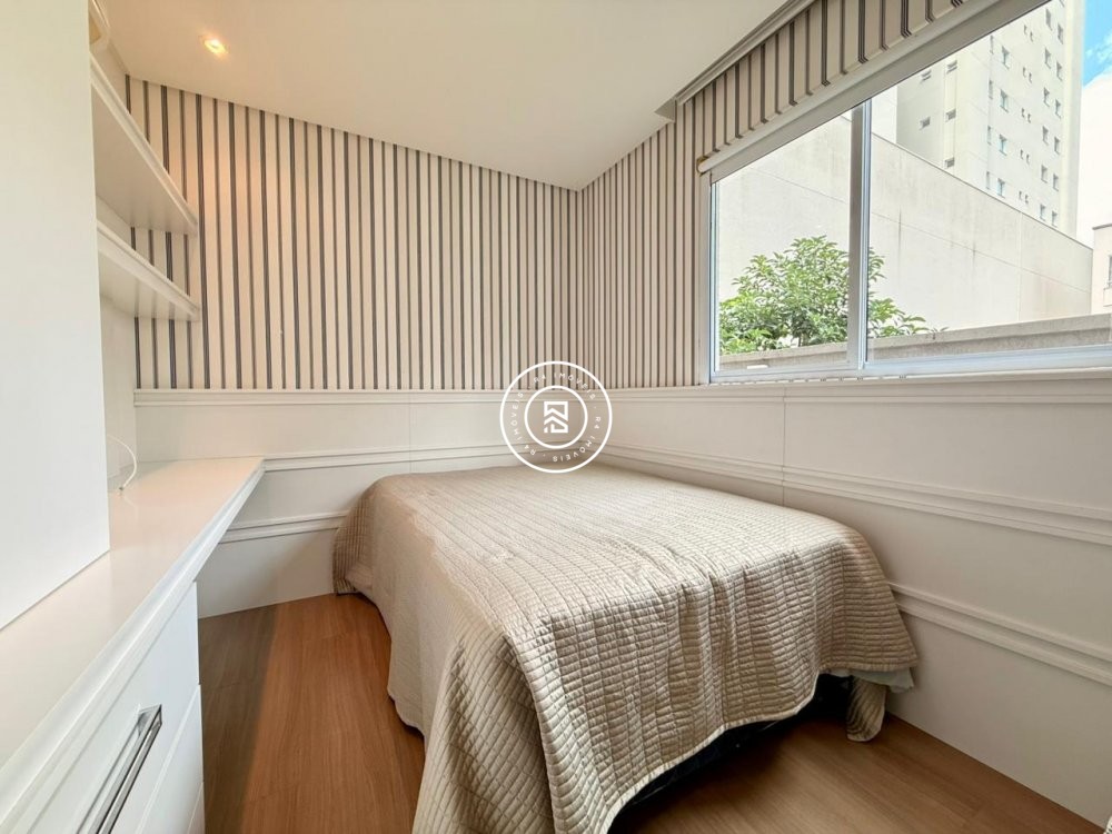 Apartamento mobiliado na Meia Praia