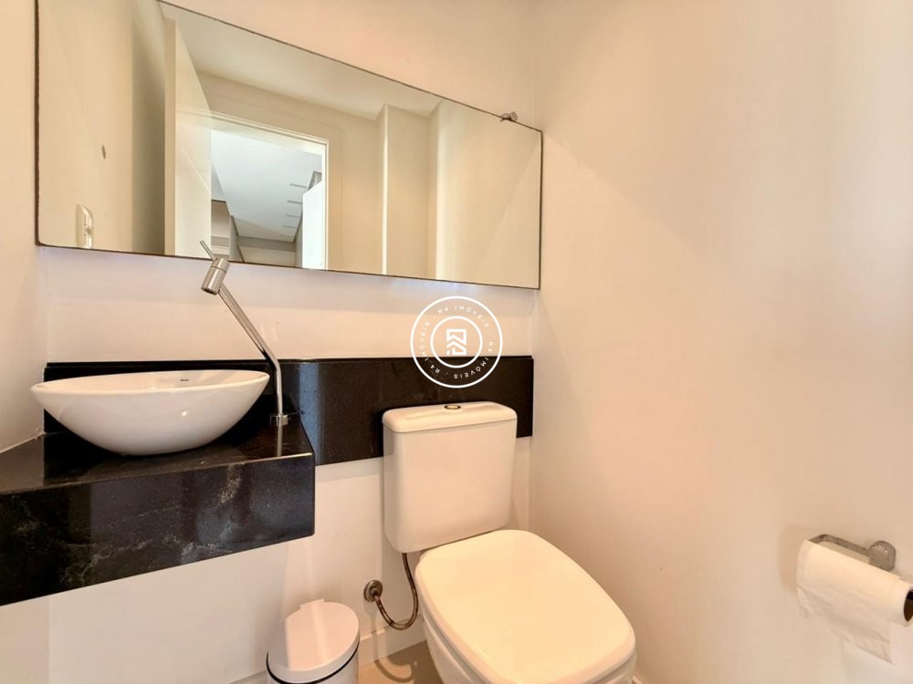 Apartamento mobiliado na Meia Praia