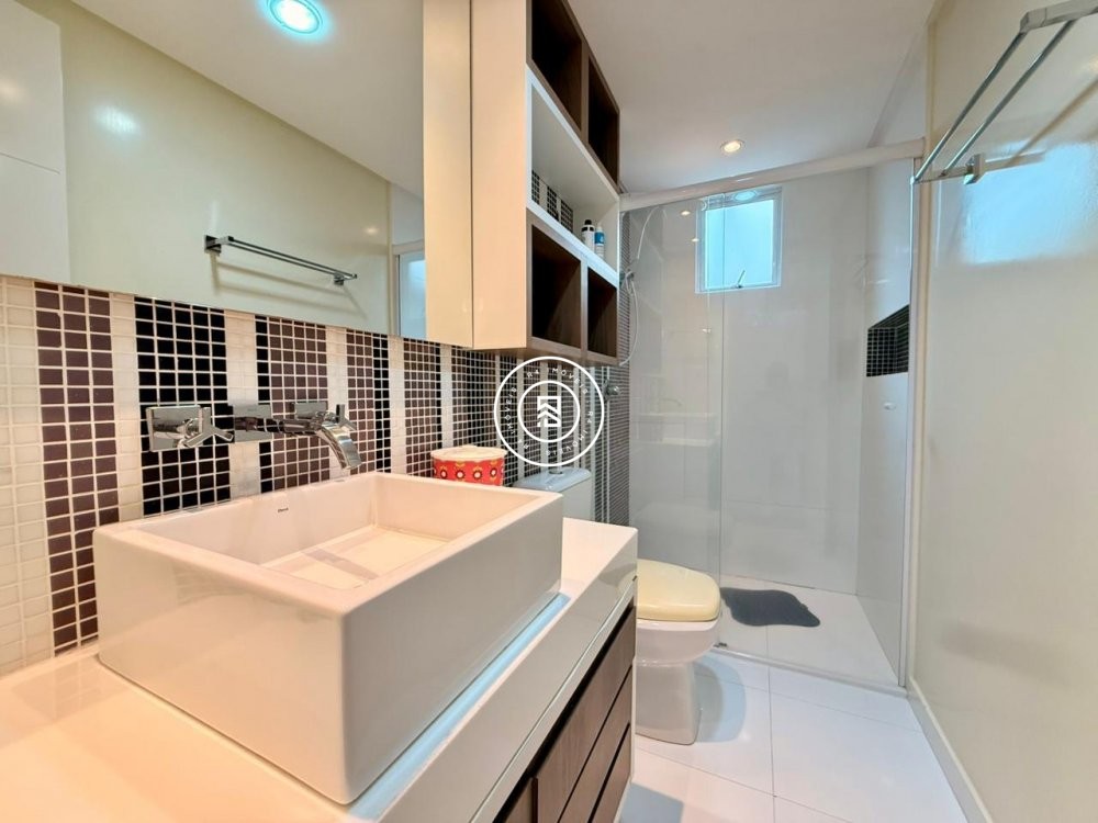 Apartamento mobiliado na Meia Praia