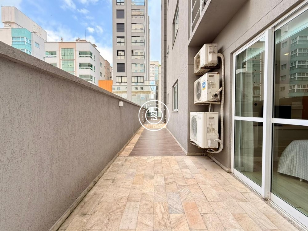 Apartamento mobiliado na Meia Praia