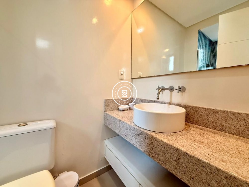 Apartamento mobiliado na Meia Praia