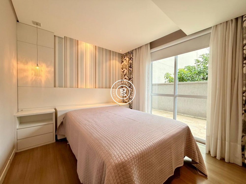 Apartamento mobiliado na Meia Praia