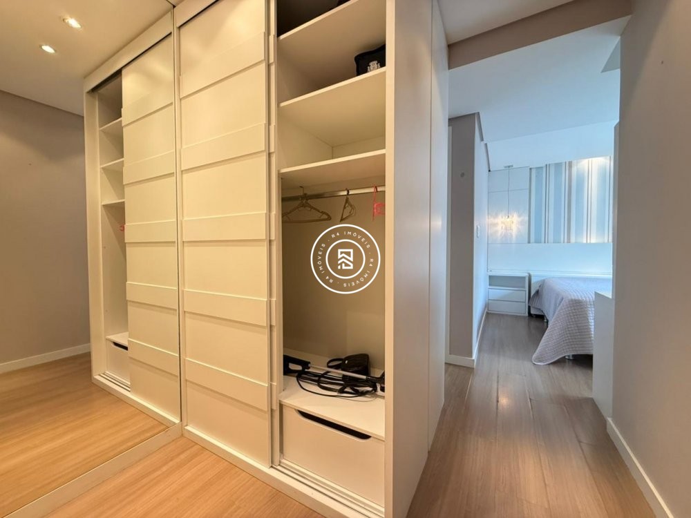 Apartamento mobiliado na Meia Praia