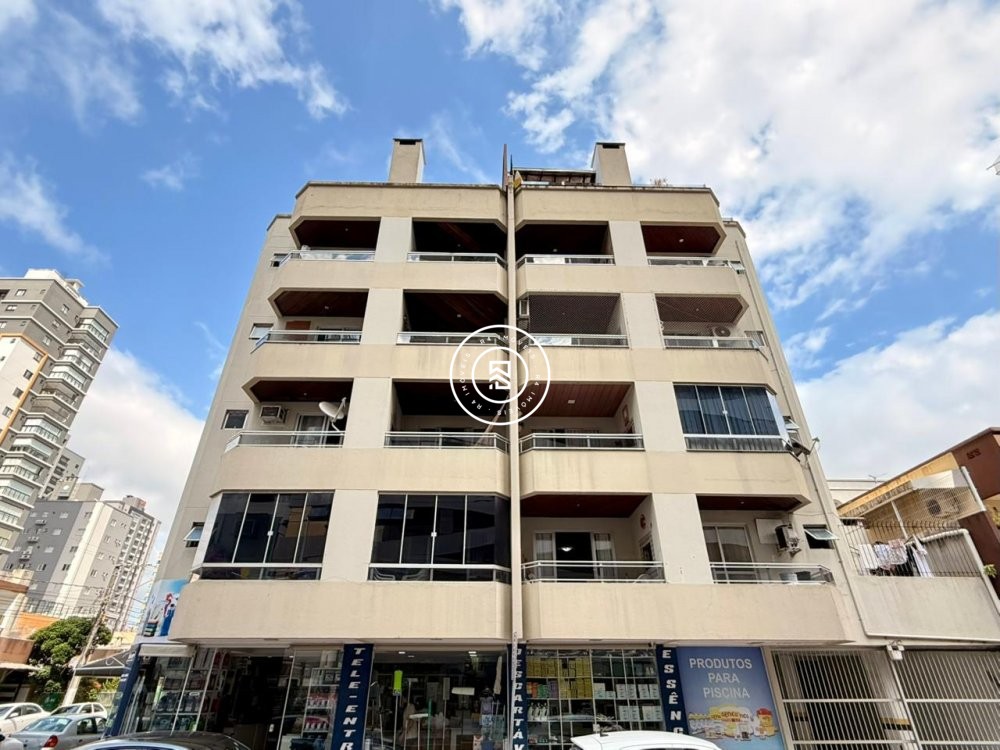 Apartamento mobiliado na Meia Praia